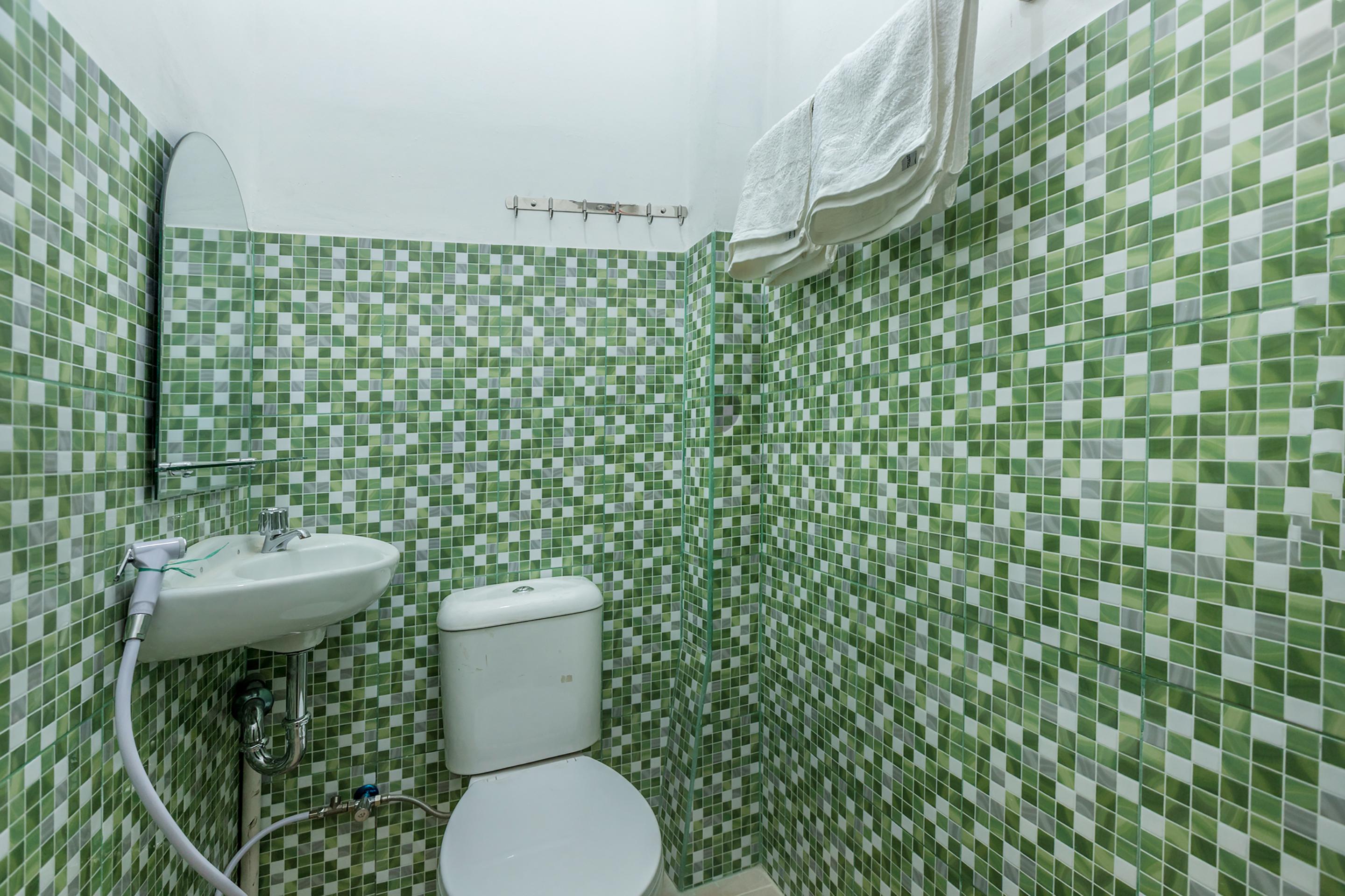 Super Oyo 1487 Residence Khoe Джакарта Екстериор снимка
