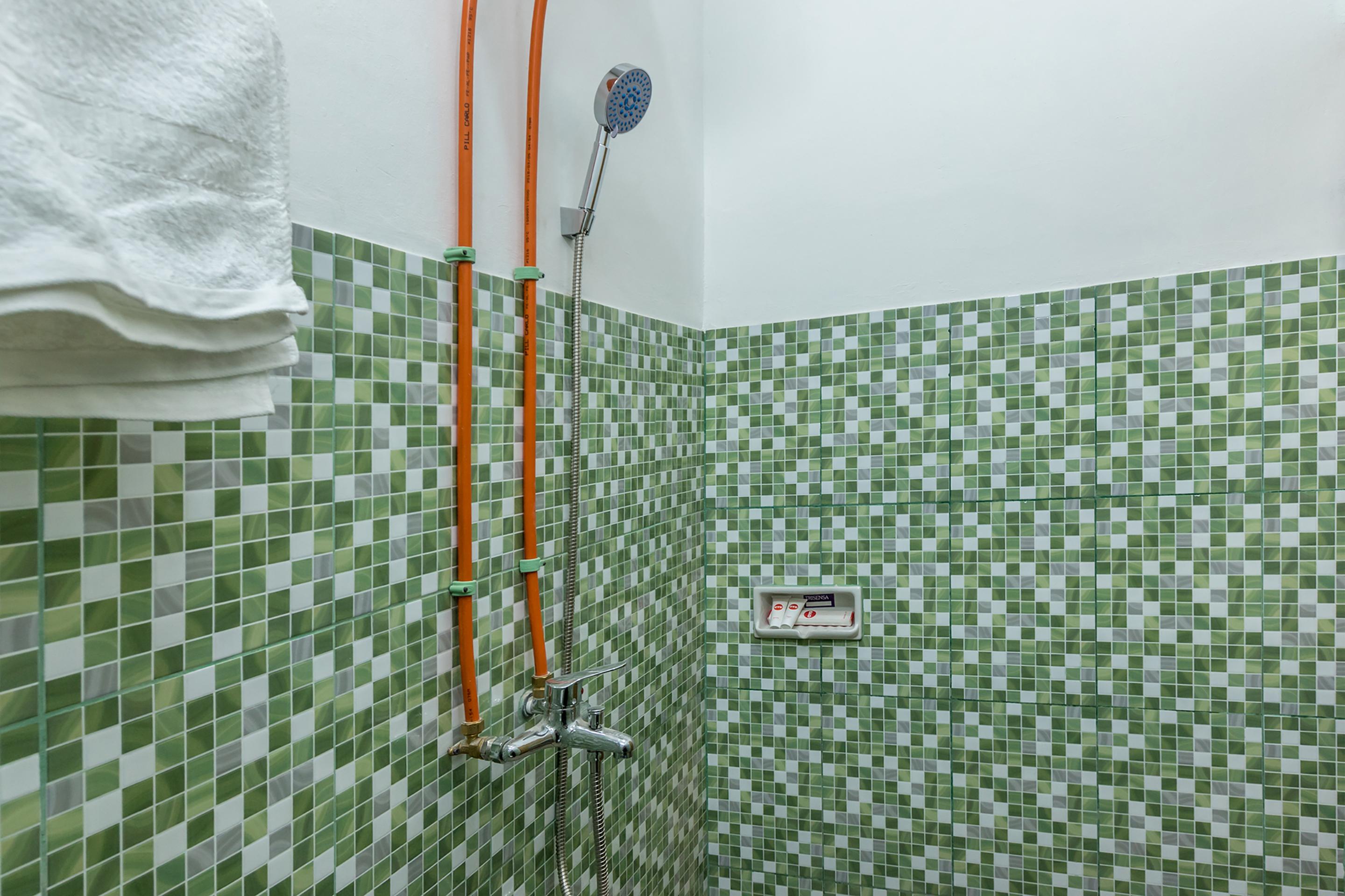 Super Oyo 1487 Residence Khoe Джакарта Екстериор снимка