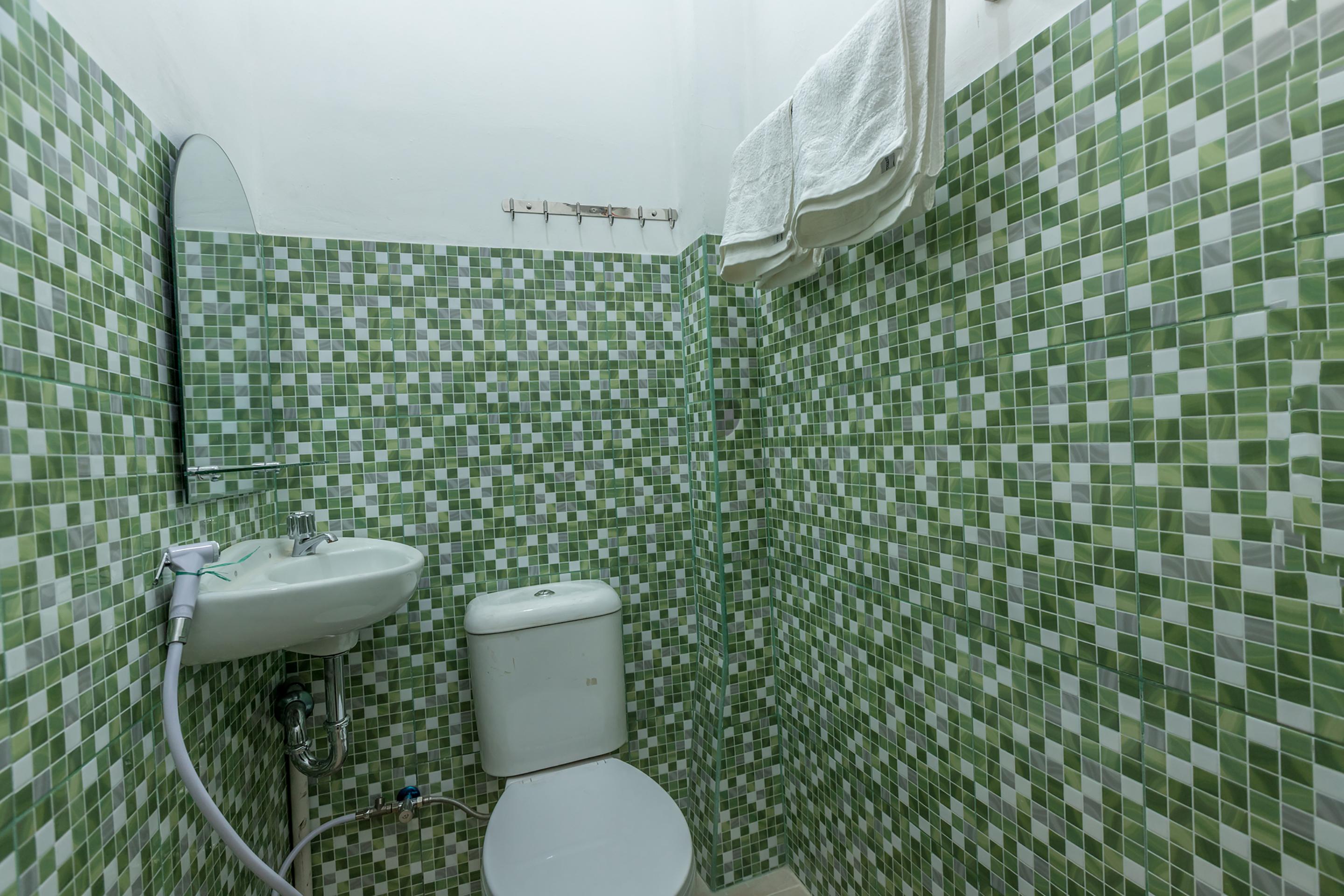 Super Oyo 1487 Residence Khoe Джакарта Екстериор снимка