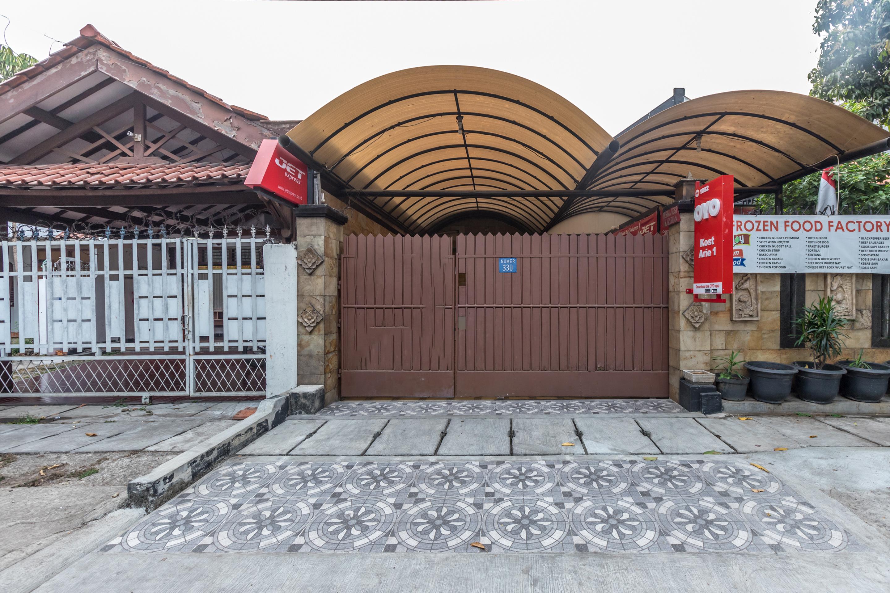 Super Oyo 1487 Residence Khoe Джакарта Екстериор снимка