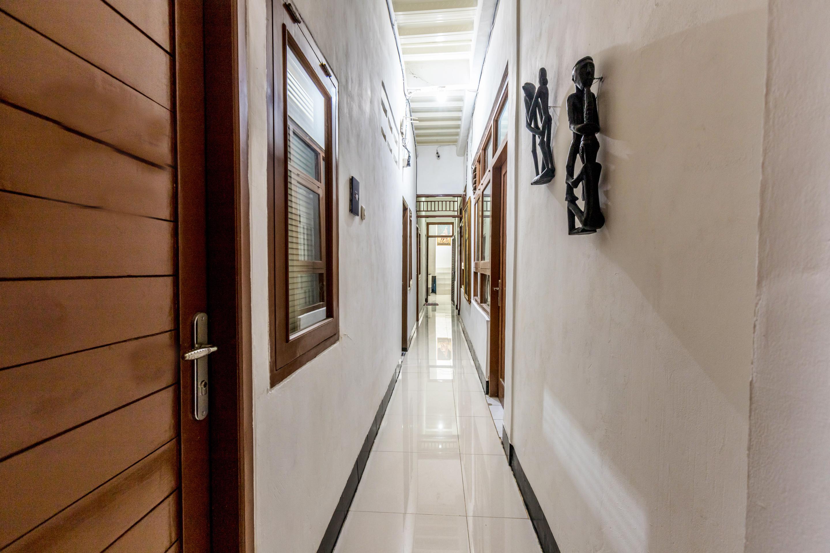 Super Oyo 1487 Residence Khoe Джакарта Екстериор снимка
