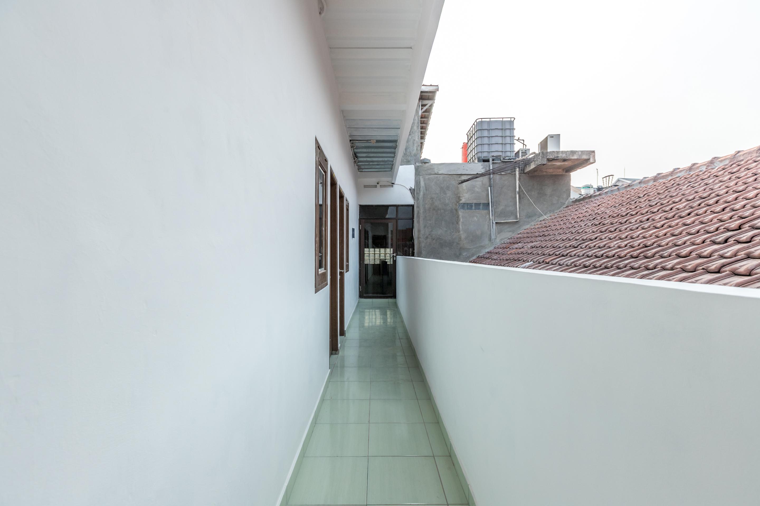 Super Oyo 1487 Residence Khoe Джакарта Екстериор снимка