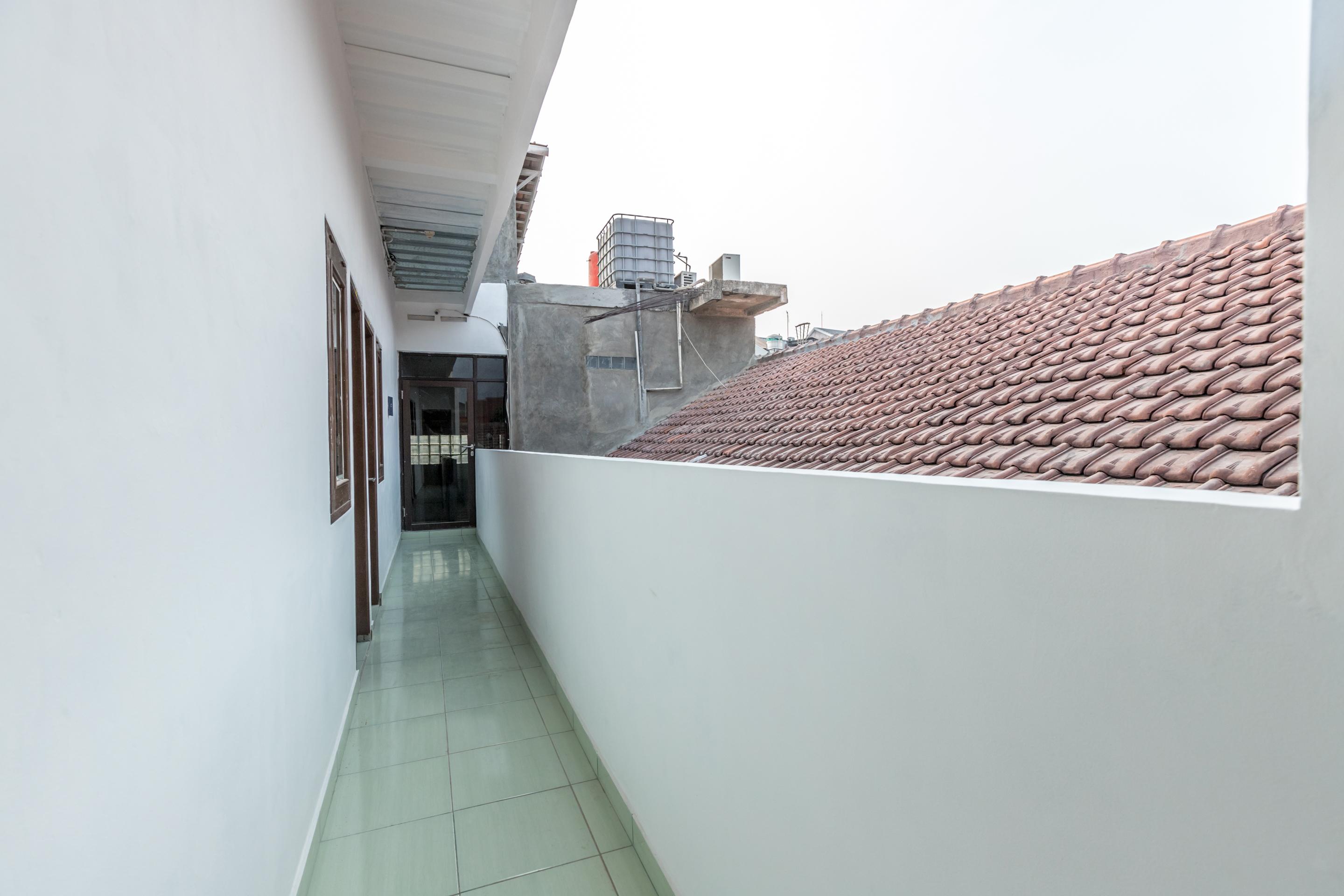 Super Oyo 1487 Residence Khoe Джакарта Екстериор снимка