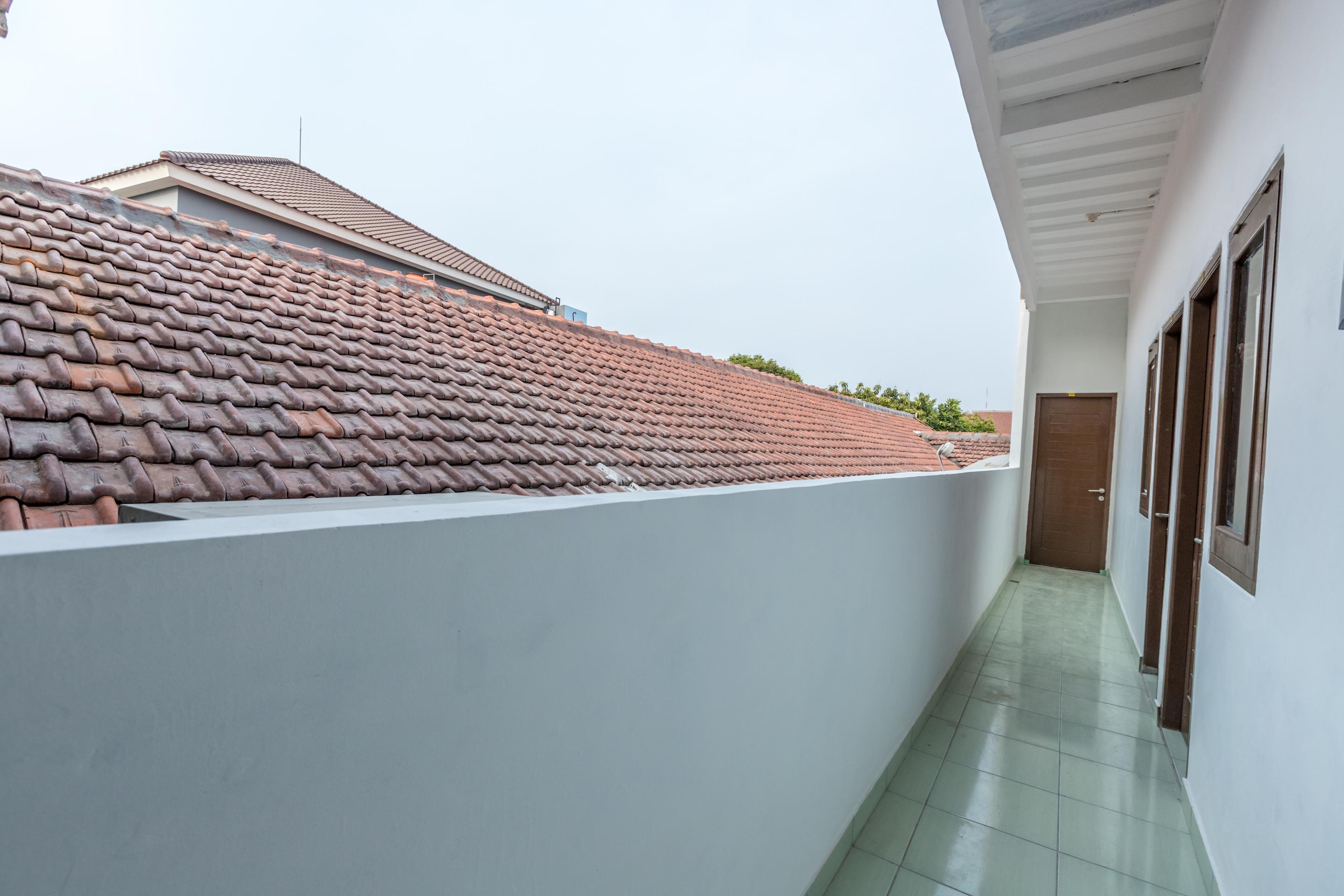Super Oyo 1487 Residence Khoe Джакарта Екстериор снимка