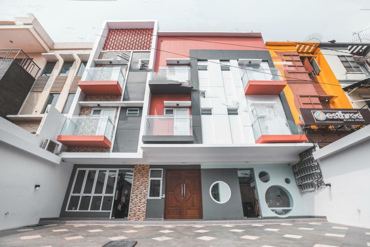 Super Oyo 1487 Residence Khoe Джакарта Екстериор снимка