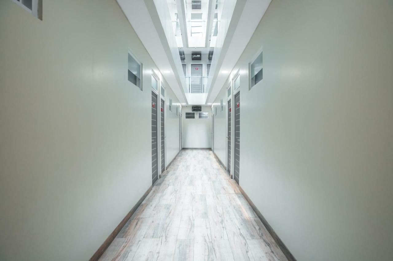 Super Oyo 1487 Residence Khoe Джакарта Екстериор снимка