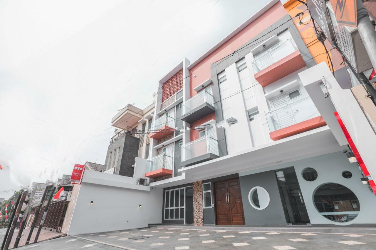 Super Oyo 1487 Residence Khoe Джакарта Екстериор снимка