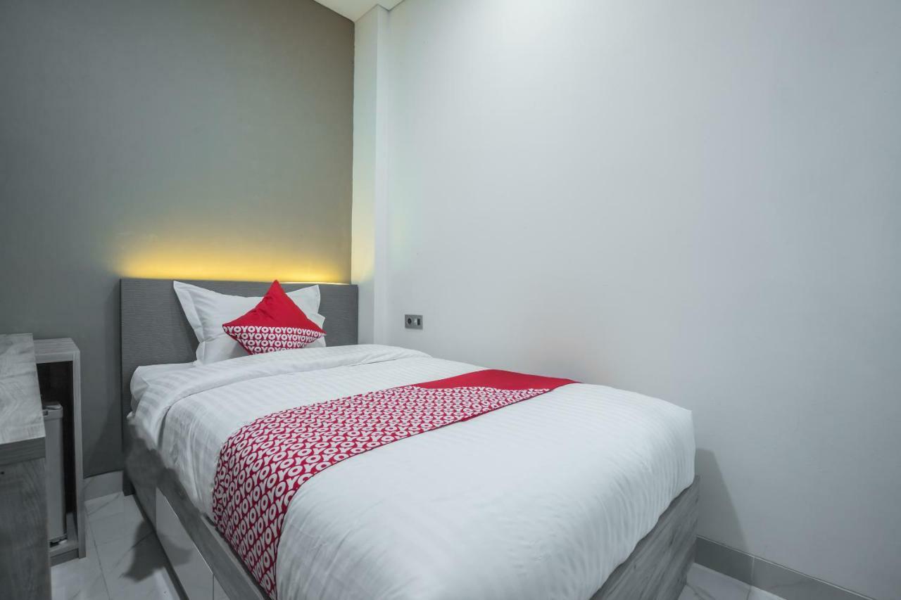 Super Oyo 1487 Residence Khoe Джакарта Екстериор снимка