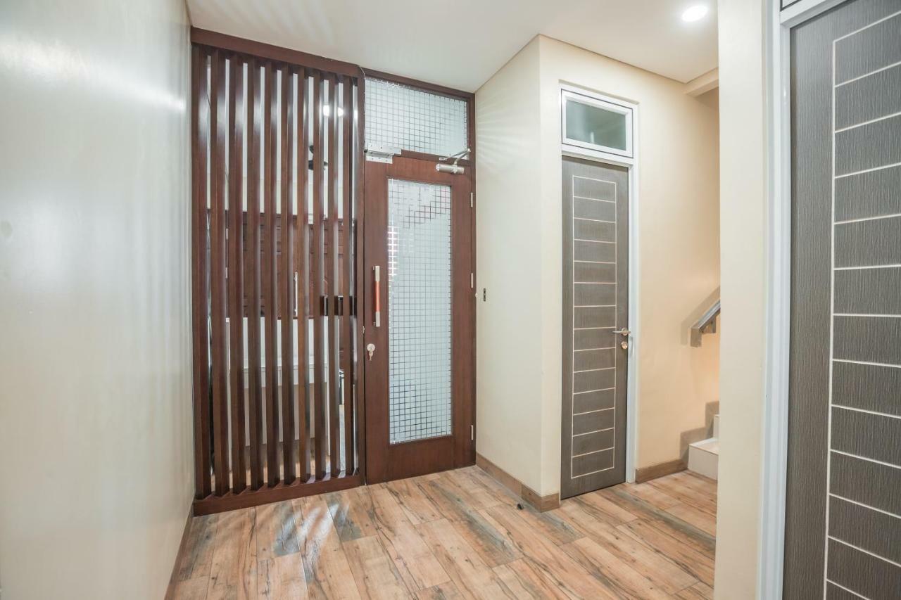 Super Oyo 1487 Residence Khoe Джакарта Екстериор снимка