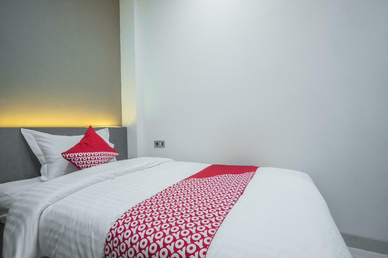Super Oyo 1487 Residence Khoe Джакарта Екстериор снимка