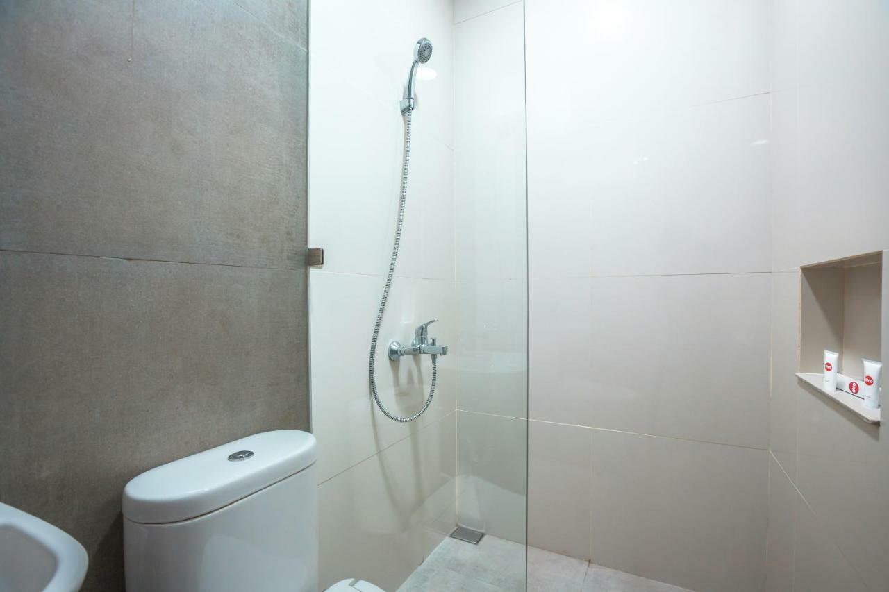 Super Oyo 1487 Residence Khoe Джакарта Екстериор снимка